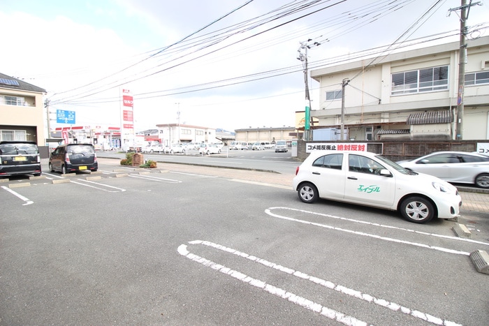 物件外観写真2　(駐車場)