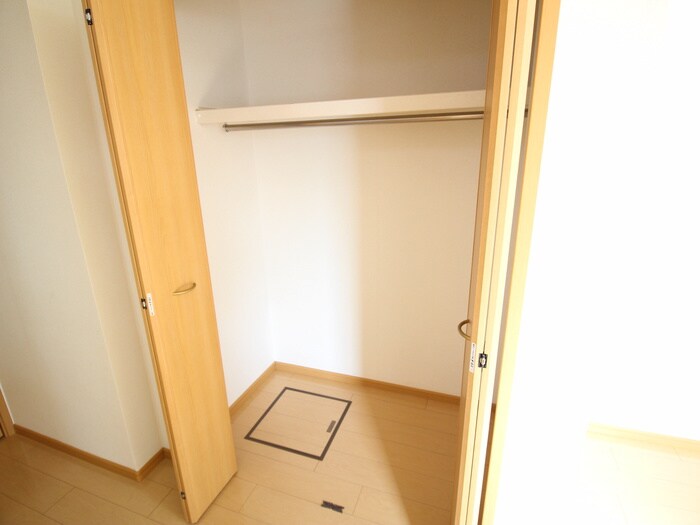 物件内観写真16　(収納)