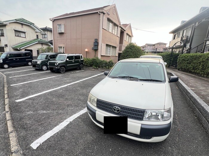 物件外観写真2　(駐車場)