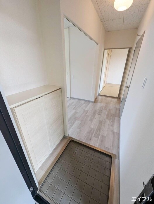 物件内観写真9　(玄関)