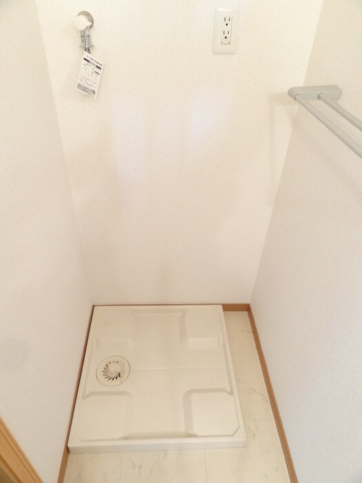 物件内観写真9　(洗濯機置場)