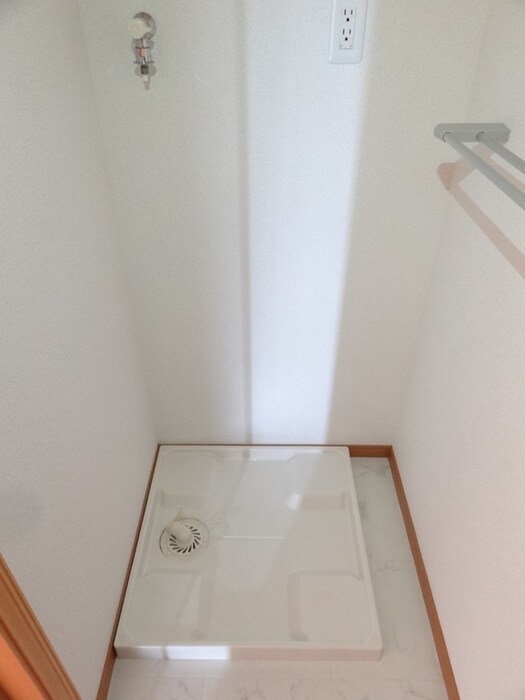 物件内観写真10　(洗濯機置場)