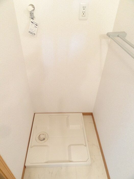 物件内観写真13　(洗濯機置場)