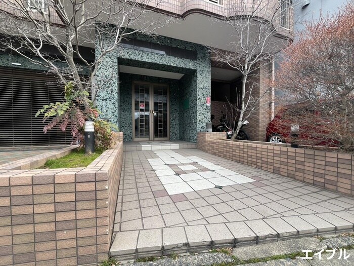 物件外観写真4　(エントランス部分)