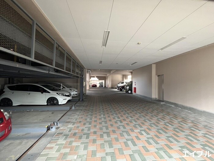 物件外観写真5　(駐車場)