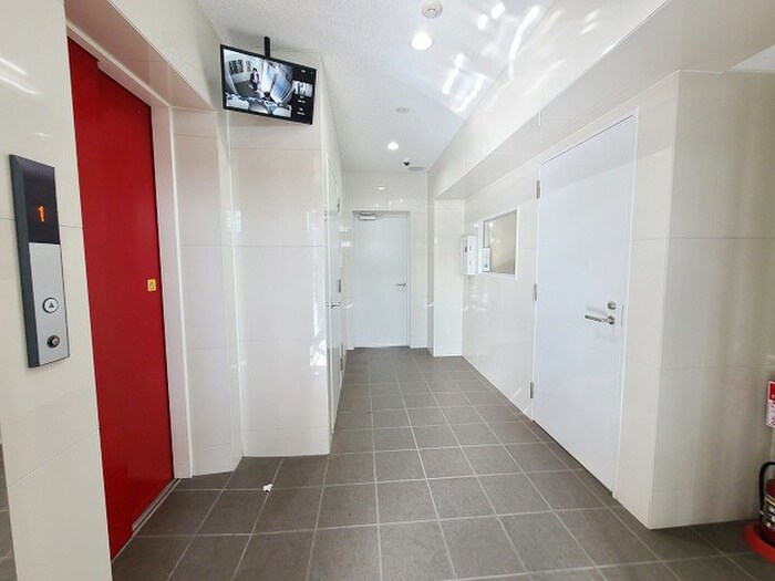 物件外観写真2　(エントランス部分)