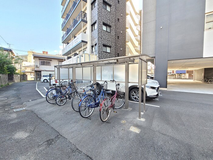 物件外観写真3　(駐輪場)