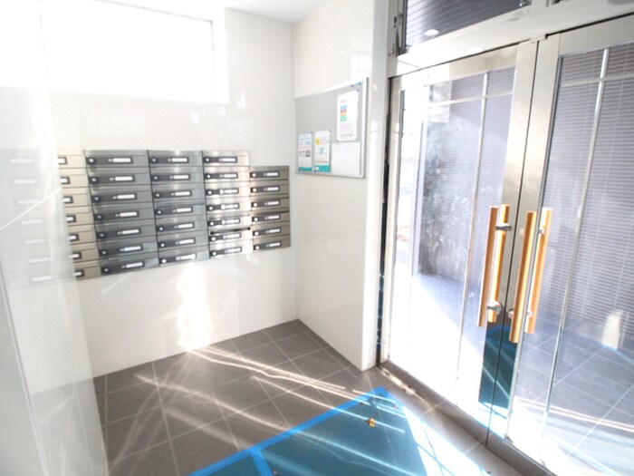 物件外観写真5　(エントランス部分)