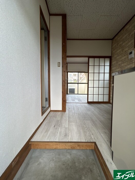 物件内観写真13　(玄関)