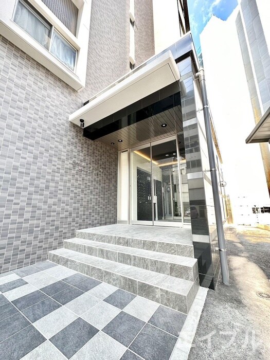 物件外観写真2　(エントランス部分)