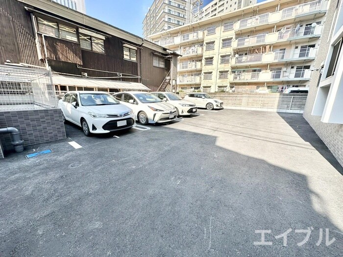 物件外観写真4　(駐車場)
