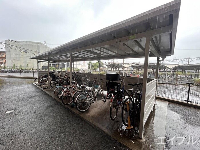 物件外観写真4　(駐輪場)