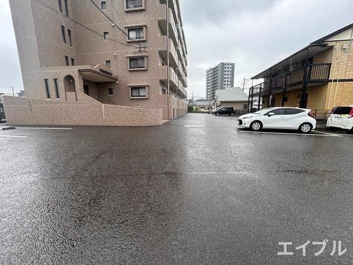 物件外観写真5　(駐車場)