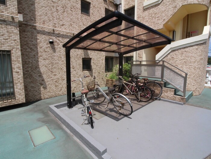 物件外観写真5　(駐輪場)