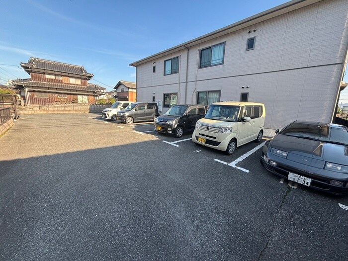 物件外観写真2　(駐車場)