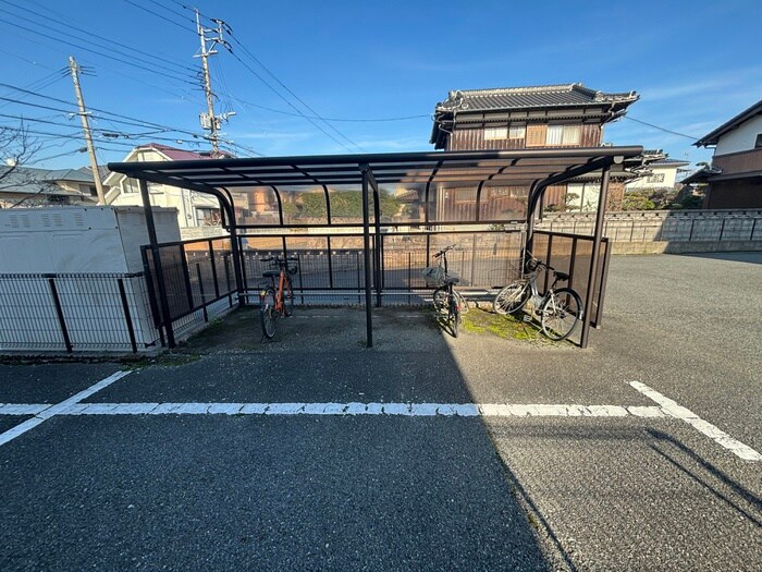 物件外観写真3　(駐車場)