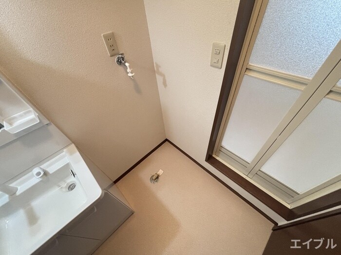 物件内観写真14　(洗濯機置場)