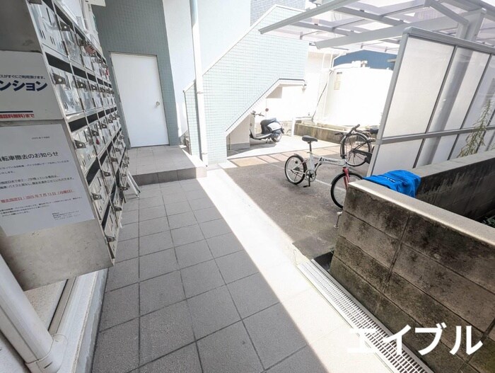 物件外観写真3　(エントランス部分)