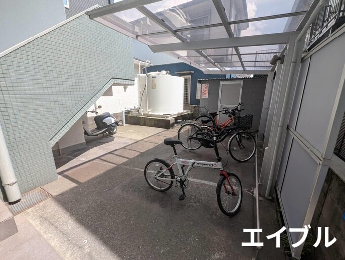 物件外観写真5　(駐輪場)