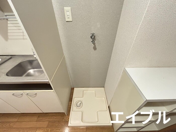 物件内観写真11　(洗濯機置場)