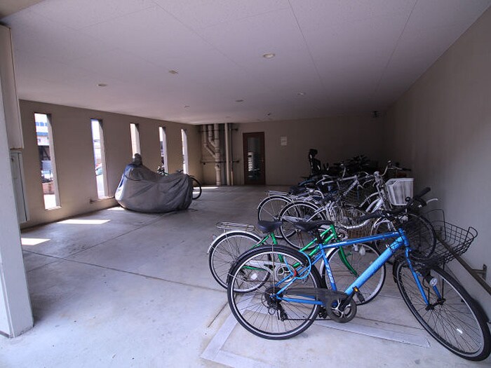 物件外観写真5　(駐輪場)