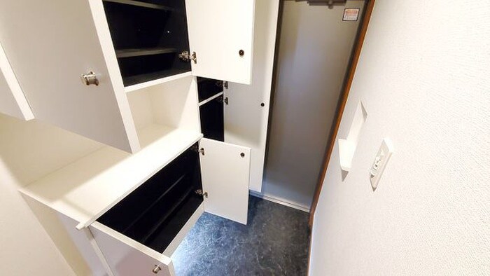 物件内観写真12　(玄関)