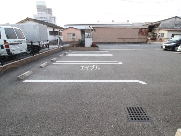物件外観写真3　(駐車場)