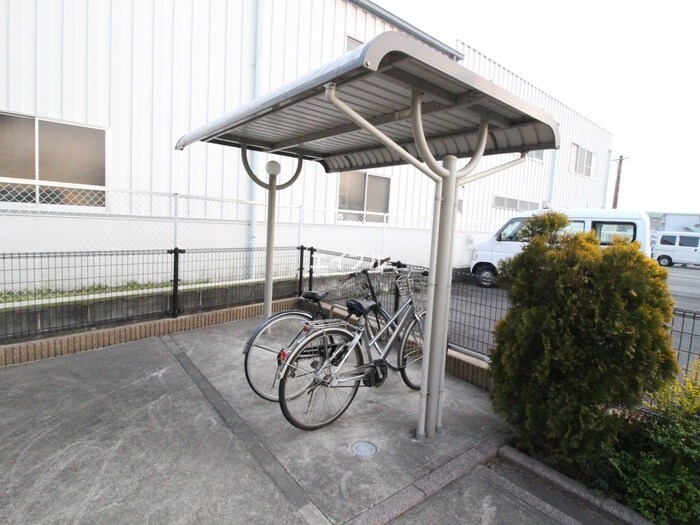 物件外観写真4　(駐輪場)