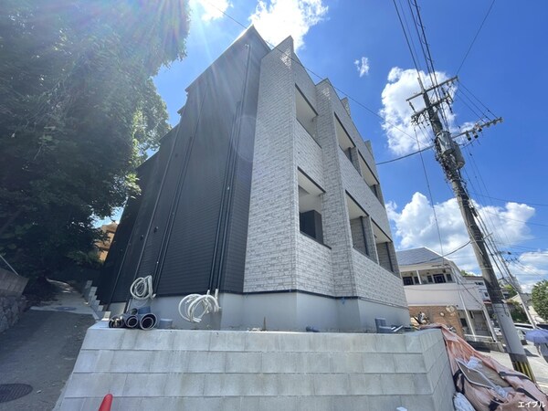 建築中