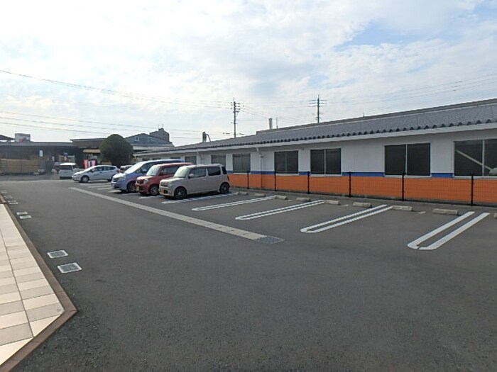 物件外観写真3　(駐車場)