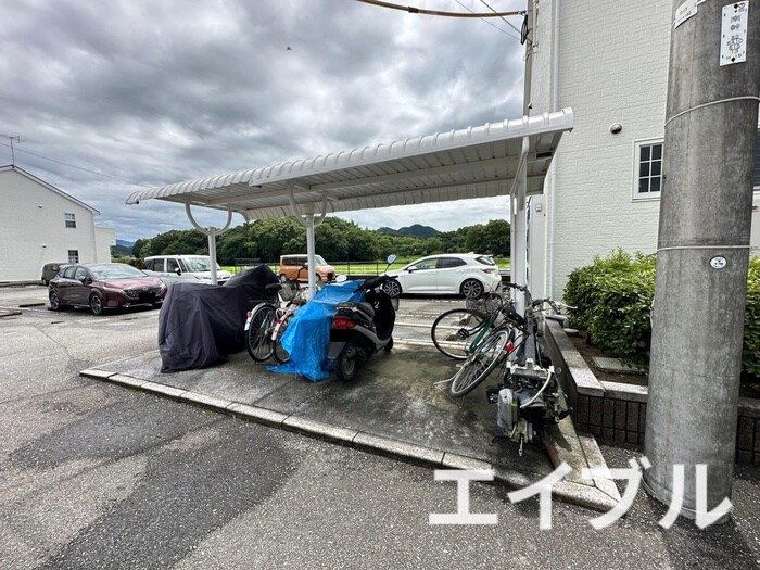 物件外観写真3　(駐輪場)