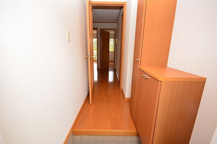 物件内観写真13　(玄関)