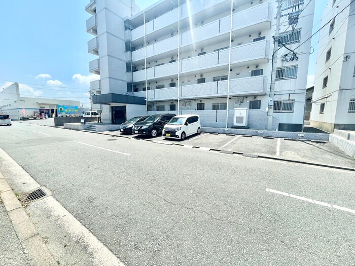物件外観写真2　(駐車場)