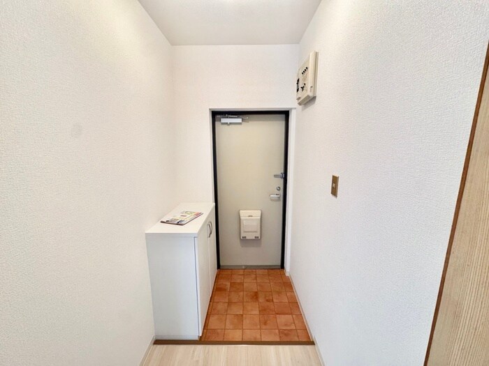 物件内観写真11　(玄関)