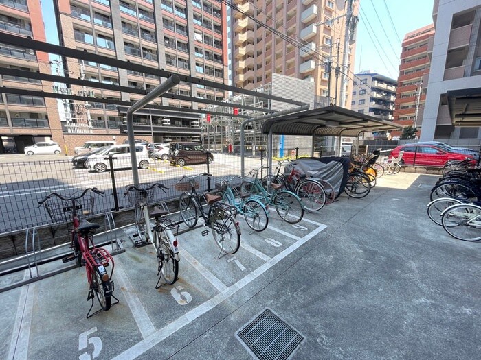 物件外観写真4　(駐輪場)