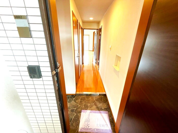 物件内観写真10　(玄関)