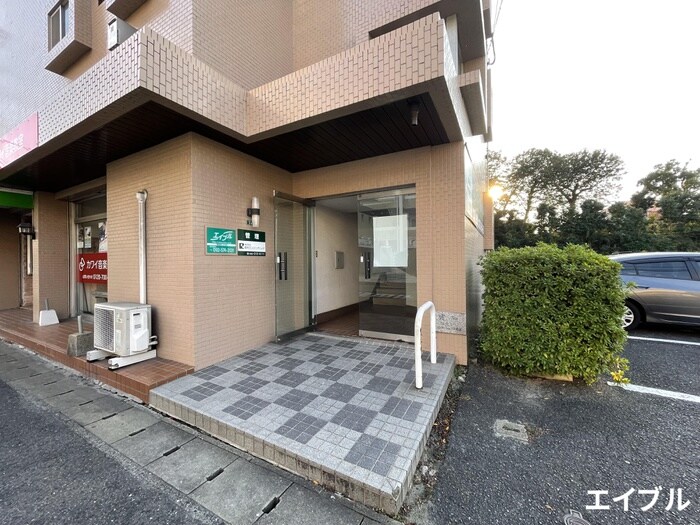 物件外観写真4　(エントランス部分)