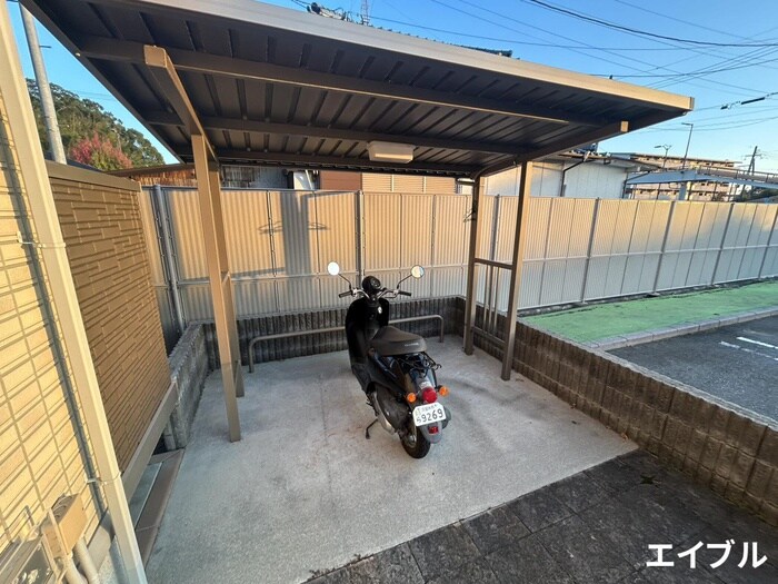 物件外観写真3　(駐輪場)
