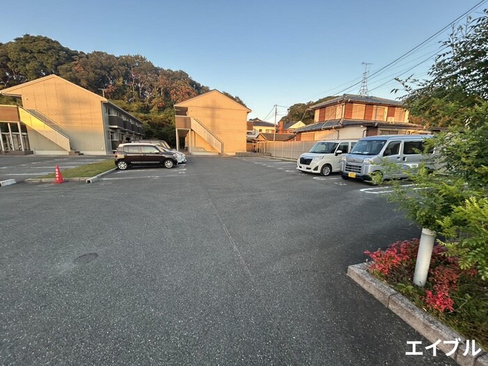 物件外観写真5　(駐車場)