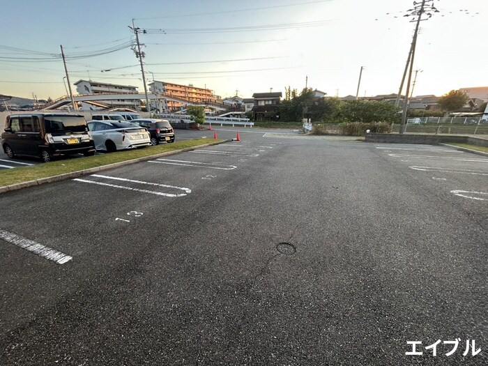 物件外観写真6　(駐車場)
