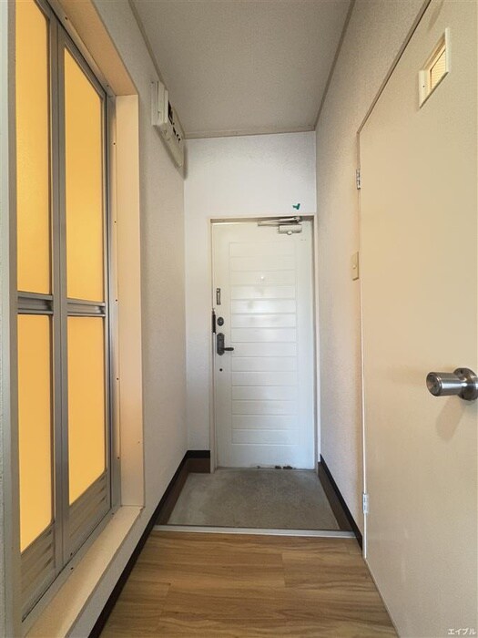 物件内観写真17　(玄関)