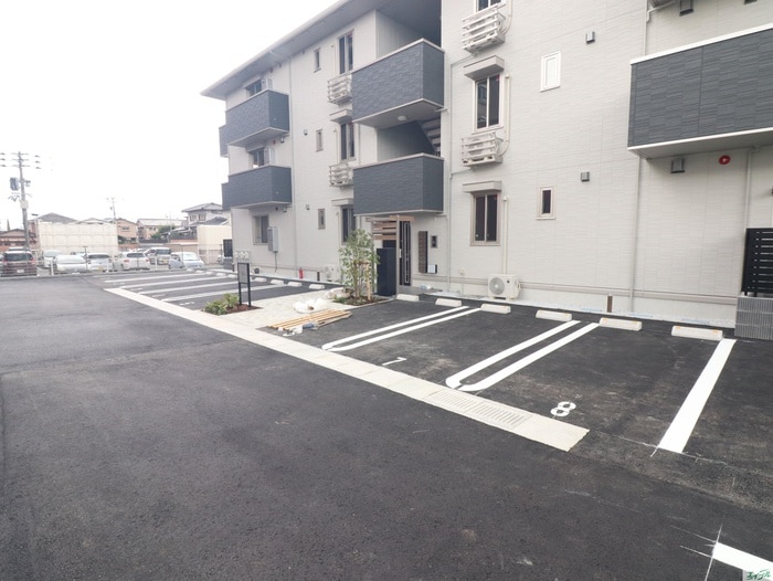 物件外観写真3　(駐車場)