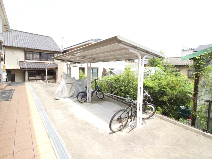 物件外観写真3　(駐輪場)