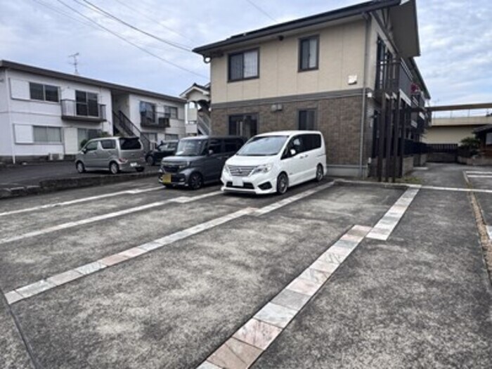 物件外観写真2　(駐車場)