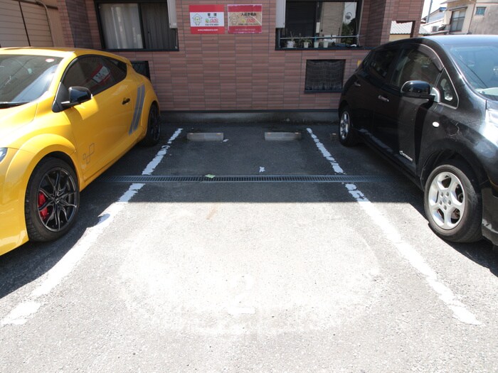 物件外観写真4　(駐車場)
