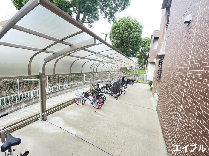 物件外観写真3　(駐輪場)