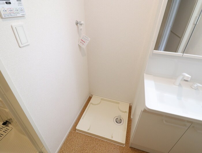 物件内観写真13　(洗濯機置場)