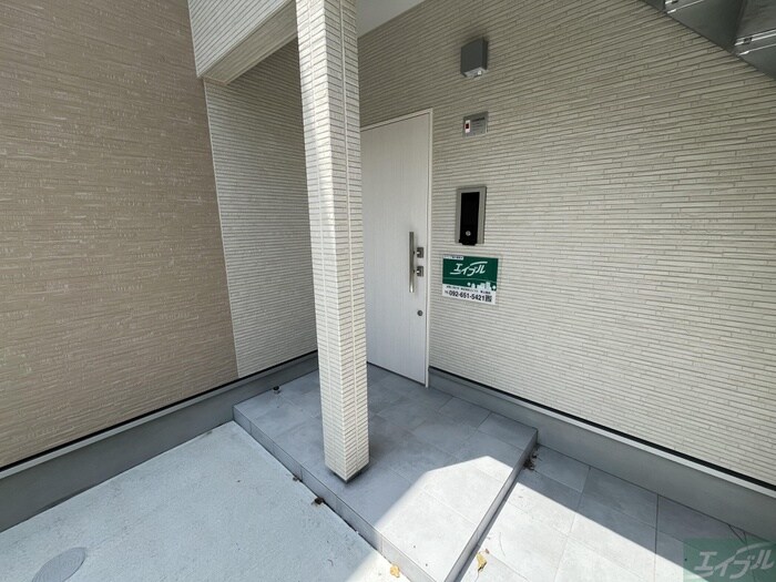 物件外観写真4　(エントランス部分)