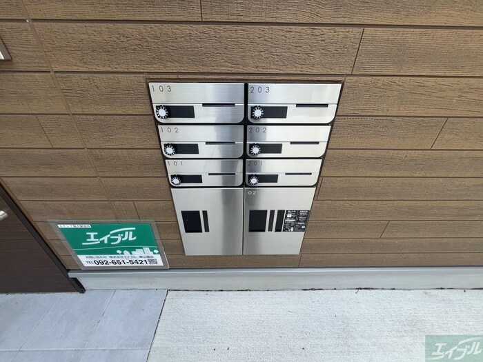 物件外観写真5　(エントランス部分)