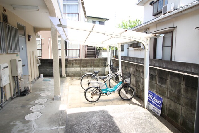 物件外観写真5　(駐輪場)